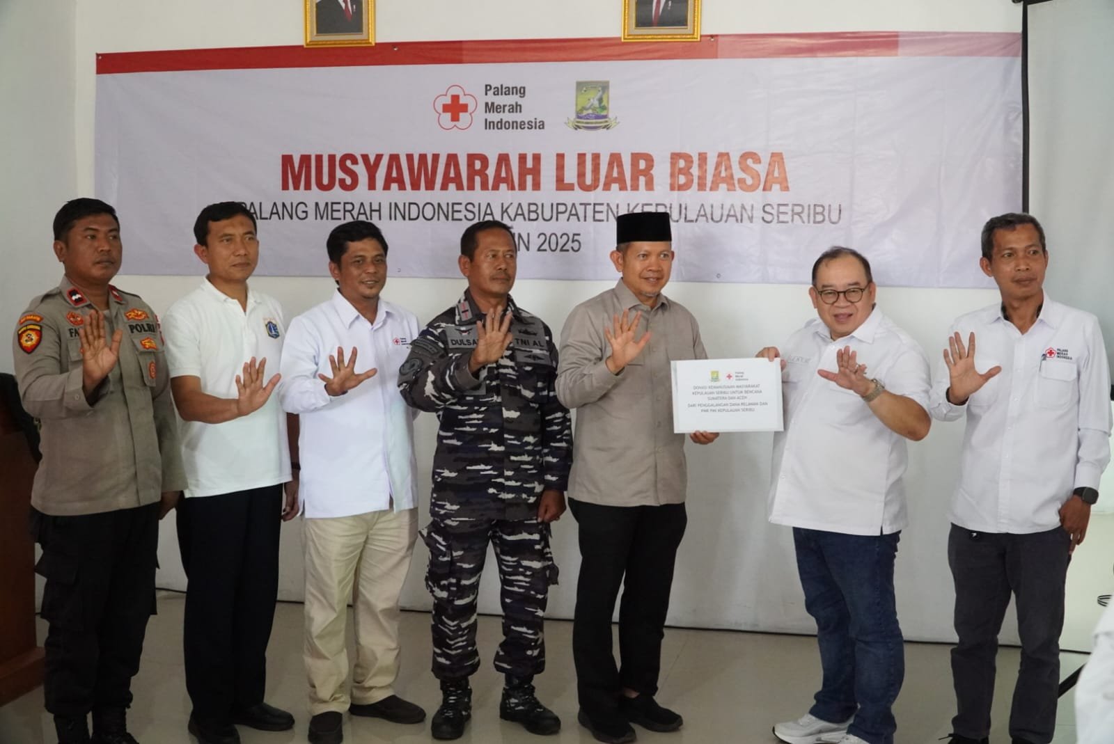 Dalam acara pembukaan Musyawarah Luar Biasa (Muslub) PMI Kepulauan Seribu, Bupati Kepulauan Seribu, H. Muh. Fadjar Churniawan, secara simbolis menyerahkan bantuan kemanusiaan yang telah dihimpun dari seluruh lapisan masyarakat kepulauan