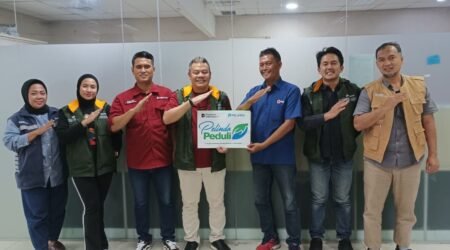 Penyerahan bantuan secara simbolis dilakukan oleh perwakilan Pelindo dan diterima langsung oleh Wakil Sekretaris PMI Kepulauan Seribu, Ahmad Munawir.