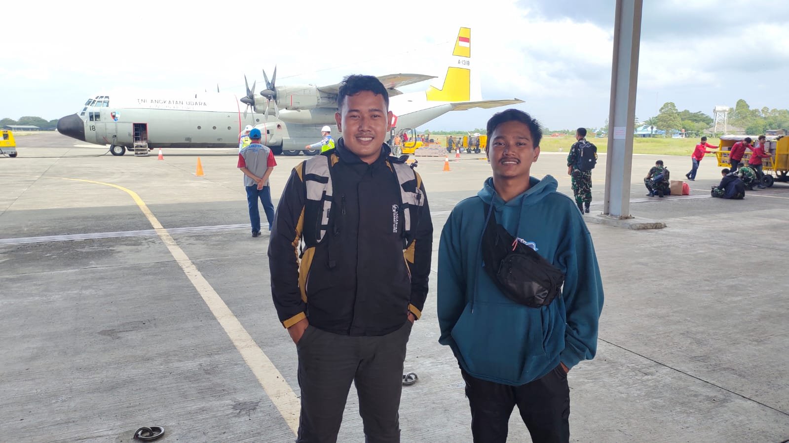 Dua relawan, Fajar Ade Kusuma dan Pais Qodrat, akan bergabung dengan sejumlah relawan dari PMI wilayah Kota se-DKI Jakarta dalam misi yang dikomandoi oleh PMI DKI Jakarta.